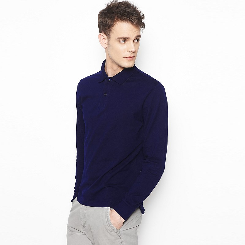 深藍(lán)色T恤衫